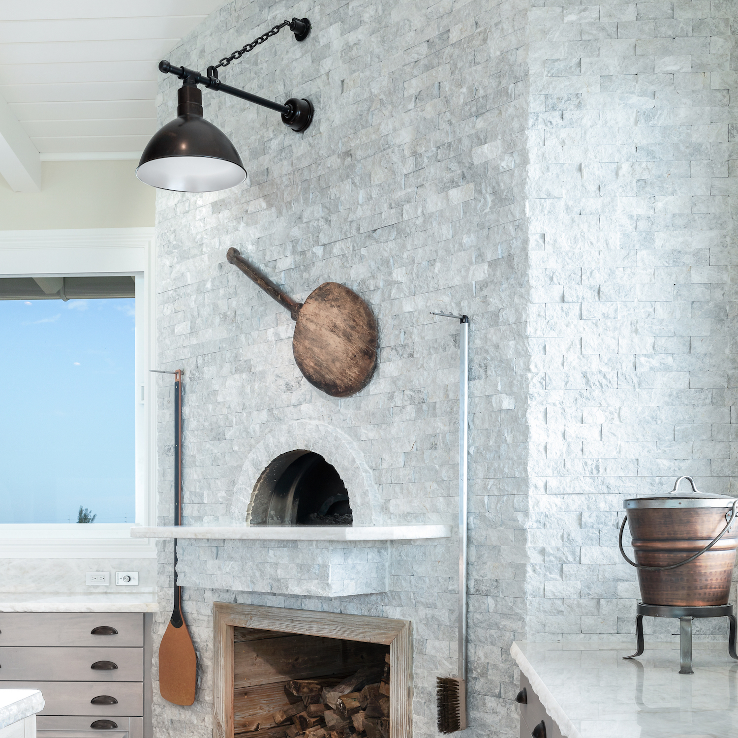 Wilcox Deep Bowl Gooseneck Light | Photo Courtesy of D'Asign Source